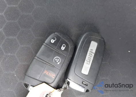 2018 Jeep Compass Latitude 4X4 из США, поврежденный, VIN 3C4NJDBBXJT463583